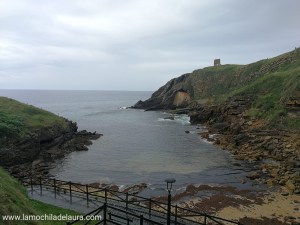 vista de la ermita desde el otro lado de la playa